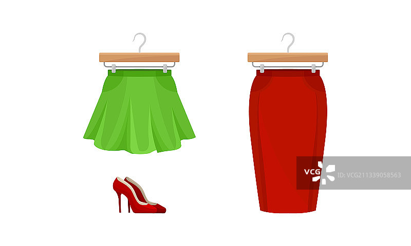 木制衣架上穿着喇叭裙的女性服装图片素材