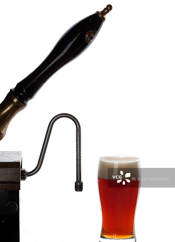 一杯红色啤酒与英式炫耀图片素材
