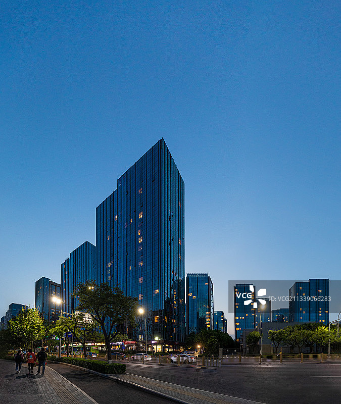 北京亦庄傍晚的城市景色图片素材