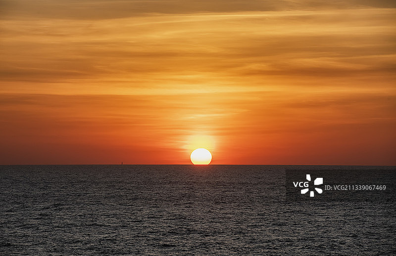 南海西沙海上落日图片素材