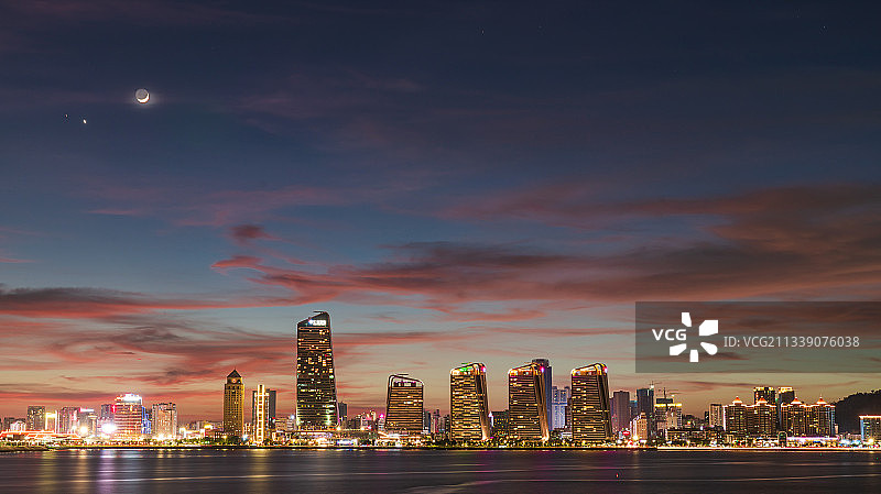 火烧云中的仁恒酒店图片素材