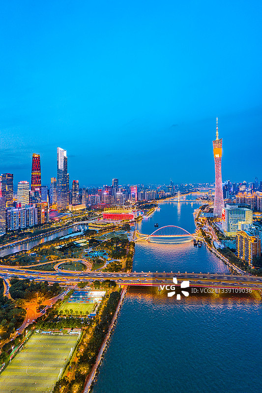 中国广东省广州市市区CBD高楼珠江夜景图片素材