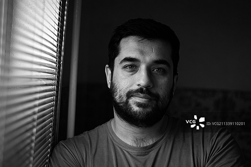 居家男人人像图片素材