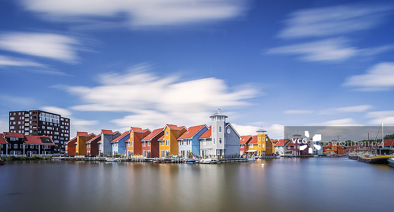 荷兰格罗宁根河畔建筑风光图片素材