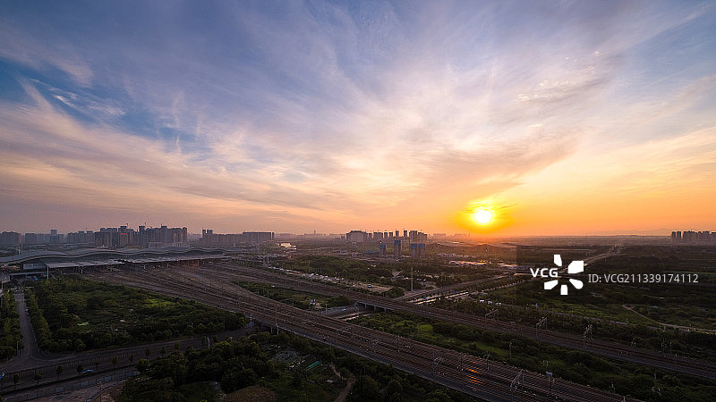 湖南省长沙市高铁站长沙南站高铁图片素材