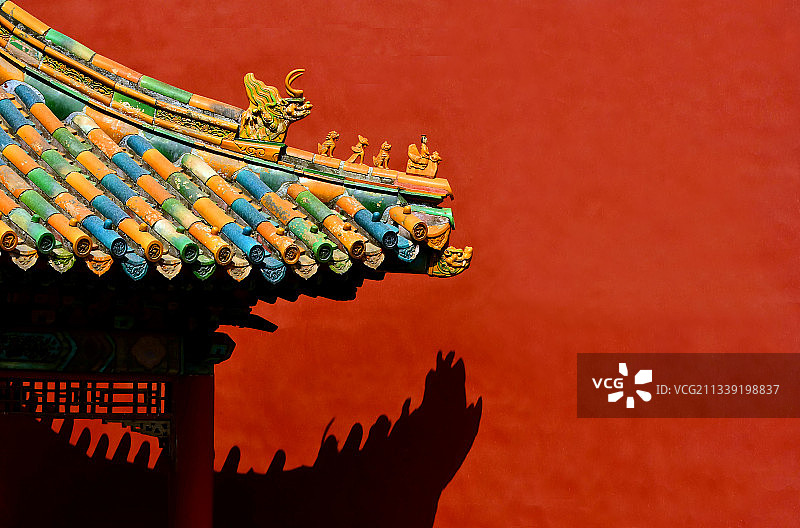 紫禁城红墙与彩色琉璃瓦图片素材