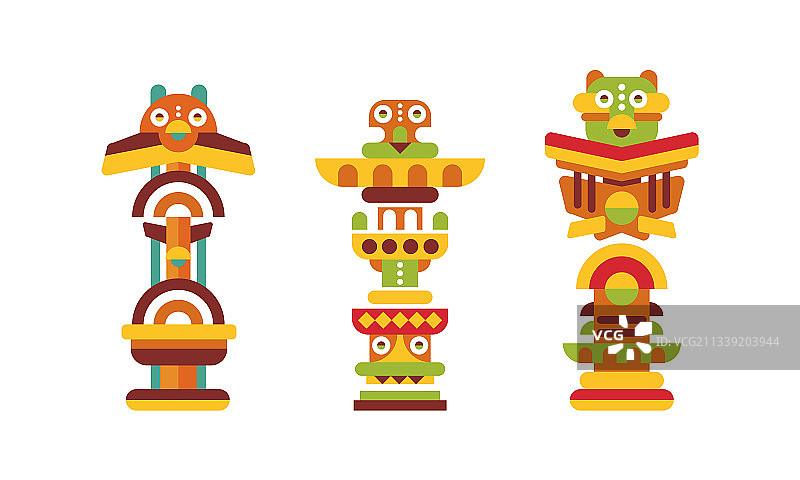 带有雕像的纪念图腾柱图片素材