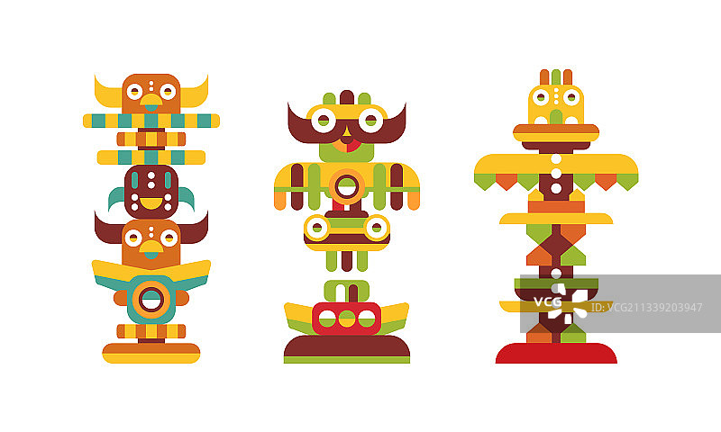 带有雕像的纪念图腾柱图片素材