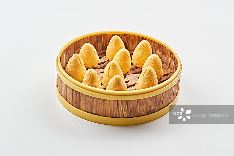 竹制笼屉装的黄金小窝头图片素材