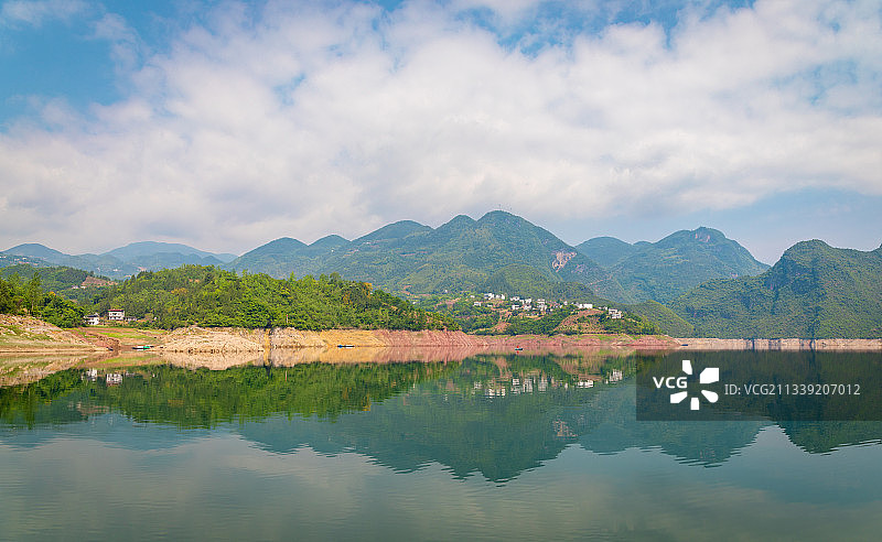 湖光山色（湖北神农溪）图片素材