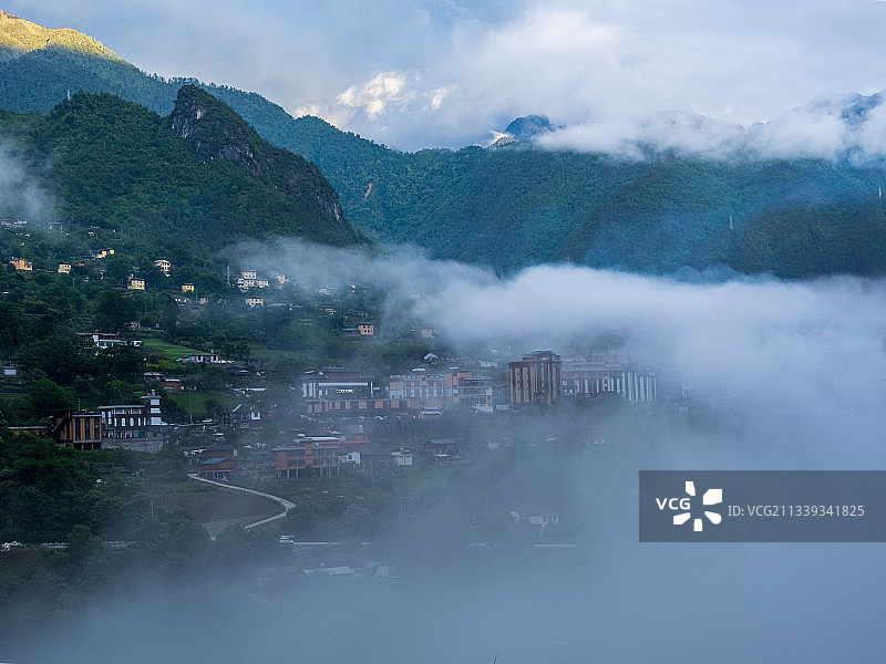 丙中洛的清晨图片素材
