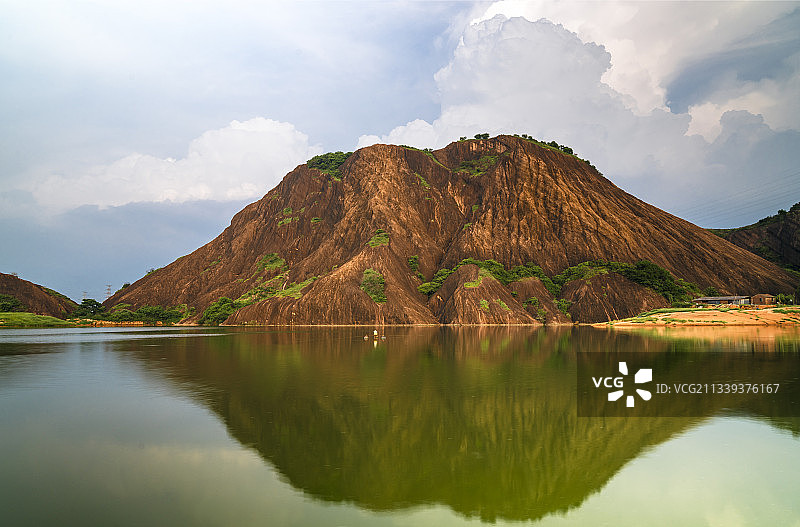 广东清远市泗合丹霞地貌——神石图片素材