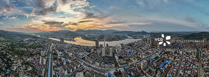 晚霞里的慈利县山城图片素材