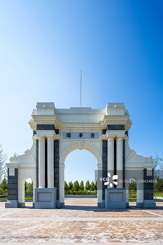 中国河南郑州北龙湖清华园地标建筑图片素材