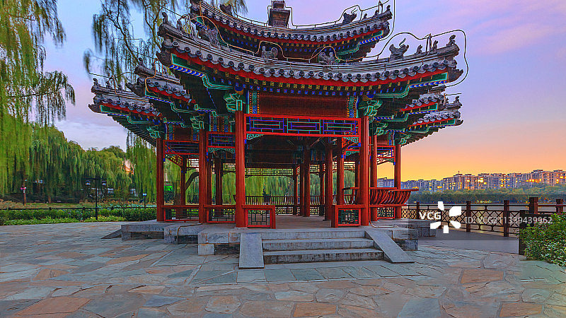 夜色中的亭子+陶然亭公园（北京）图片素材