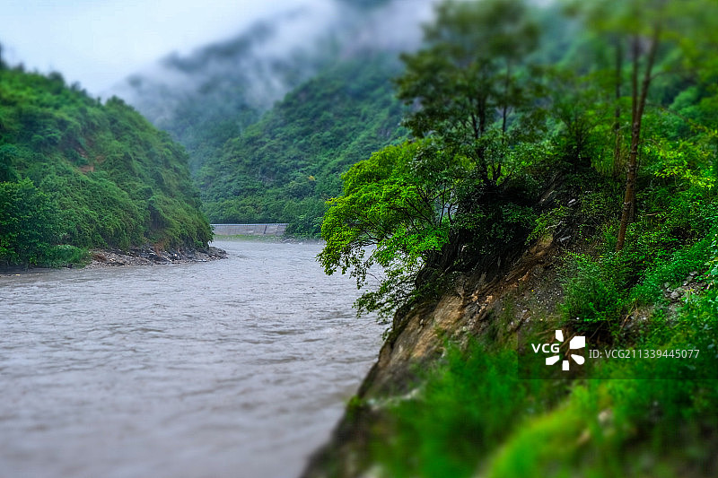 四川省绵阳市平武县雨后水雾,森林,地形,自然,环境，河流图片素材