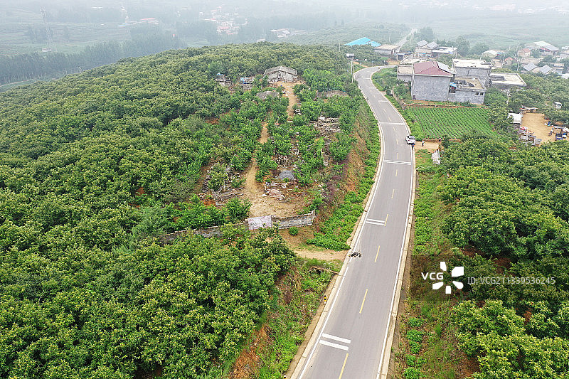 山东临沂高标准建设的农村公路图片素材