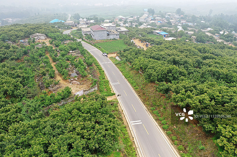 山东临沂高标准建设的农村公路图片素材