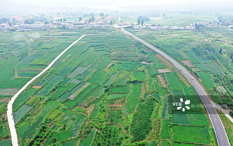 山东临沂高标准建设的农村公路图片素材