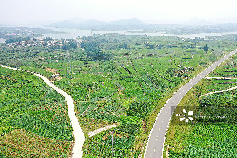 山东临沂高标准建设的农村公路图片素材