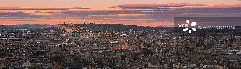 日出时分的爱丁堡城堡图片素材