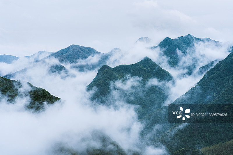 浙江宁海逐步村雨后山雾图片素材