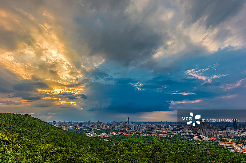 千佛山上赏晚霞图片素材