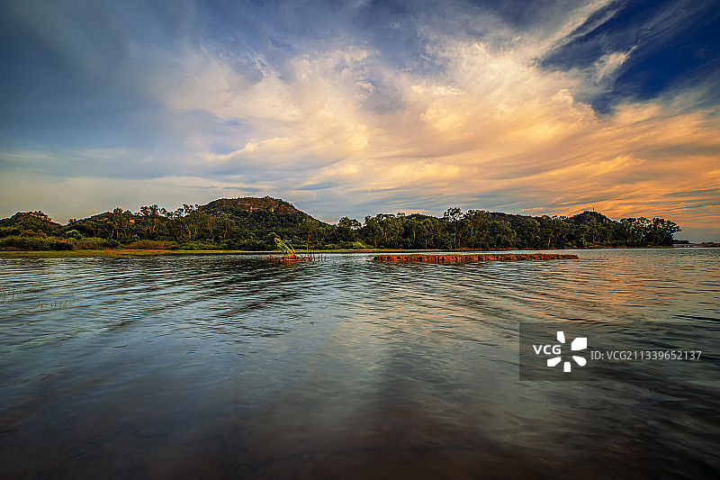 日落下的白鹤湖图片素材