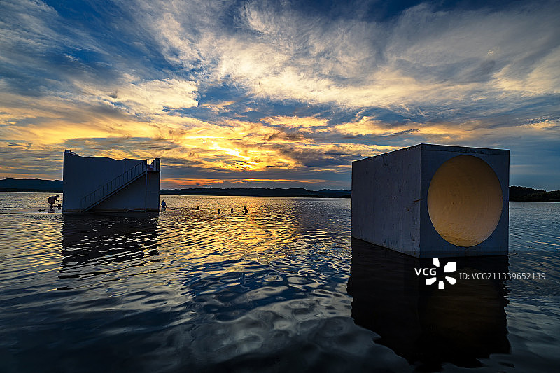 日落下的白鹤湖图片素材