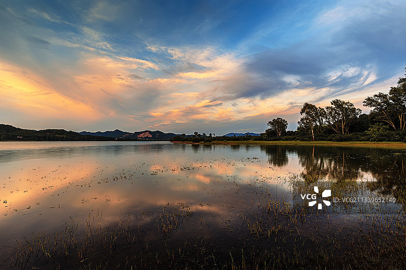 日落下的白鹤湖图片素材