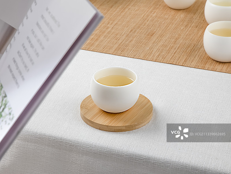 边阅读边品茶图片素材