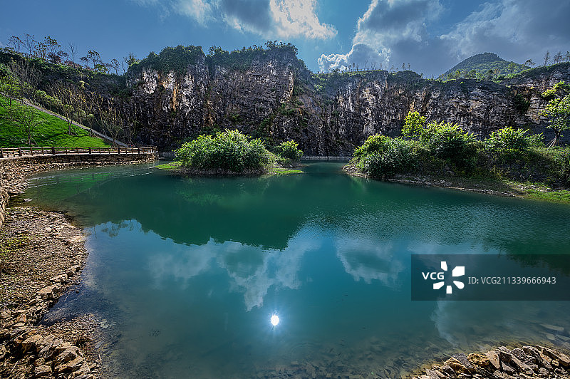 碧潭日影  渝北铜锣山矿山公园图片素材