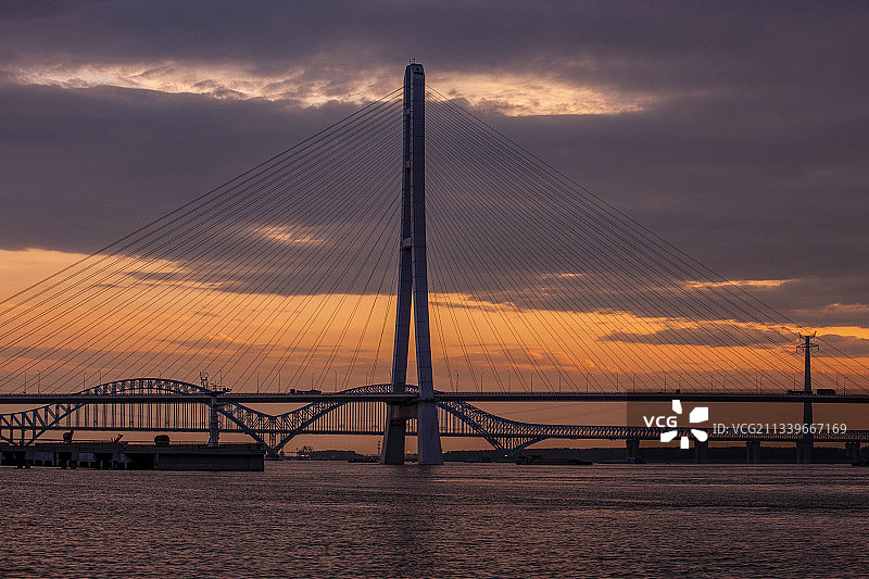 江苏南京市，天空现牛郎会织女奇观图片素材