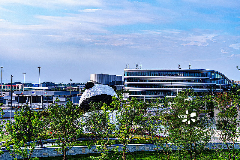 成都天府国际机场网红地标熊猫雕塑图片素材