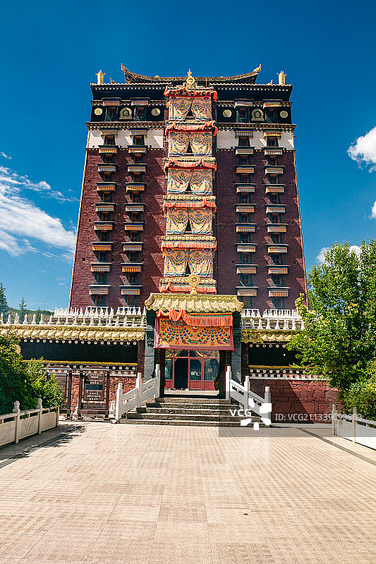 甘肃甘南合作市米拉日巴佛阁图片素材