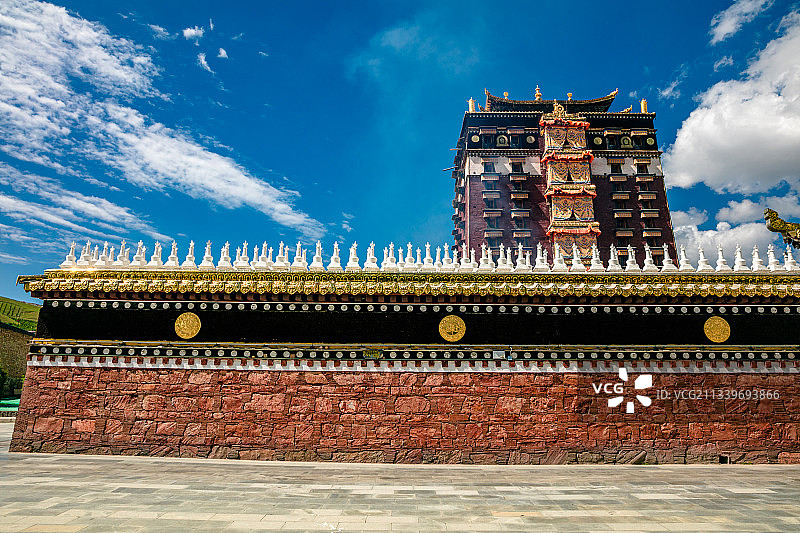 甘肃甘南合作市米拉日巴佛阁图片素材