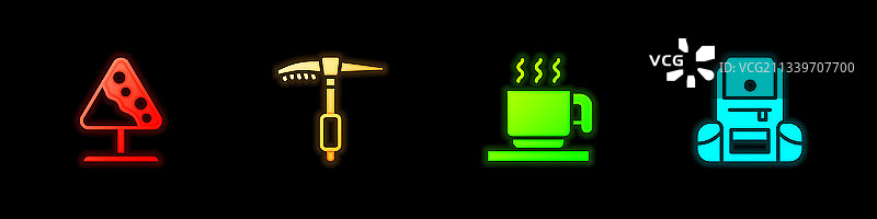雪崩路标、冰镐和热巧克力图片素材