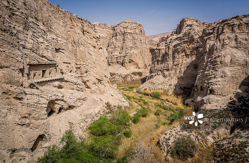 新疆库车克孜尔石窟航拍图片素材