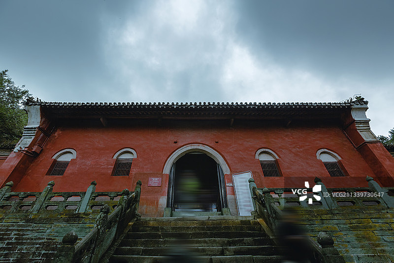 傍晚的南岩宫+武当山（湖北十堰）图片素材