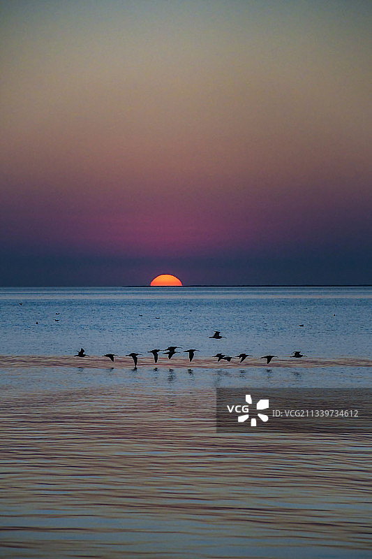 巴林日落时分的海景图片素材
