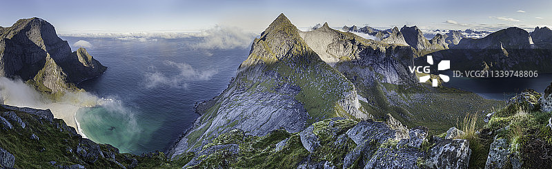 莫斯克内斯山脉全景，诺德兰，挪威图片素材