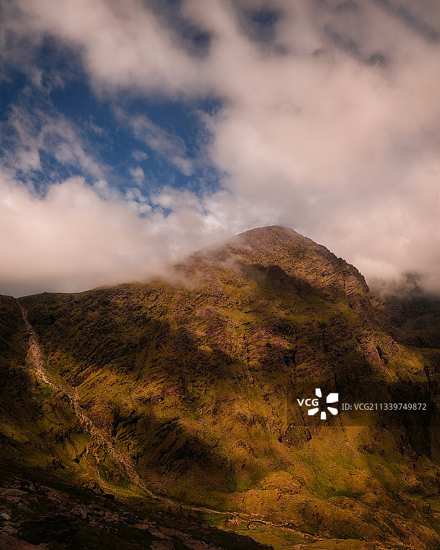 爱尔兰卡兰图厄尔山天空下的山景图片素材