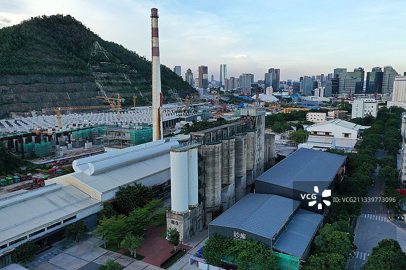 广东省深圳市南山区蛇口集装箱码头和价值工厂航拍图片素材