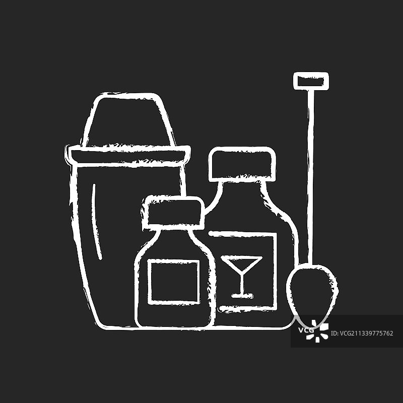 黑色背景上的白色粉笔鸡尾酒套装图片素材