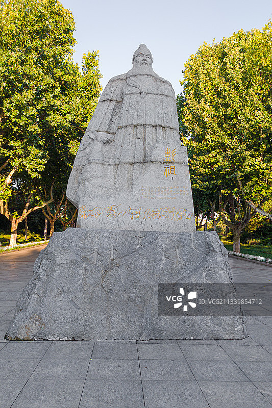 江苏省徐州市，彭祖园，彭祖雕塑图片素材