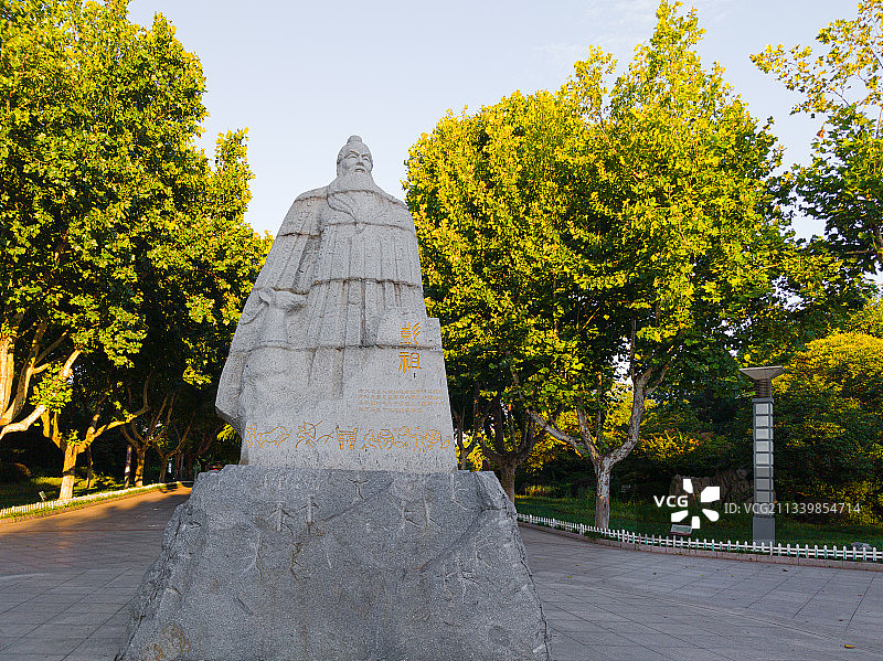 江苏省徐州市，彭祖园，彭祖雕塑图片素材
