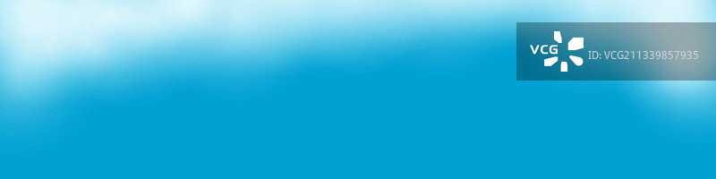 带蓬松云朵的蓝天图片素材