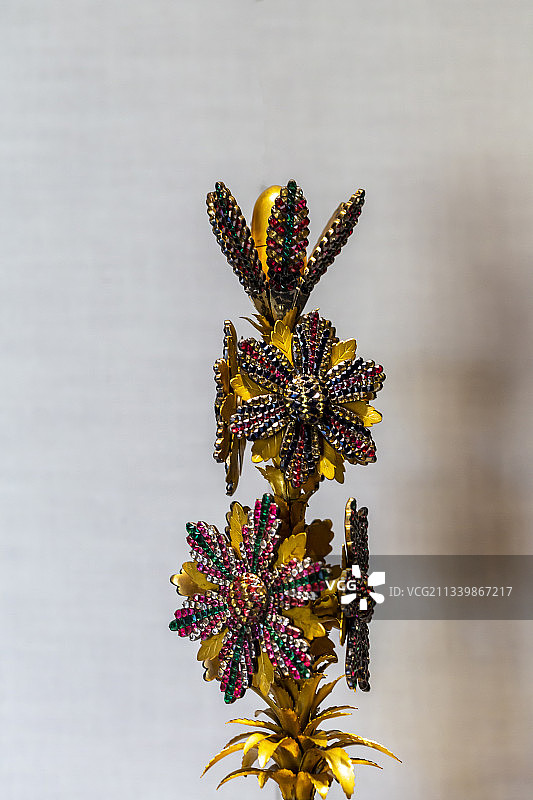 北京故宫珍宝馆文物：铜镀金嵌料石转花钟局部（英国，18世纪）图片素材