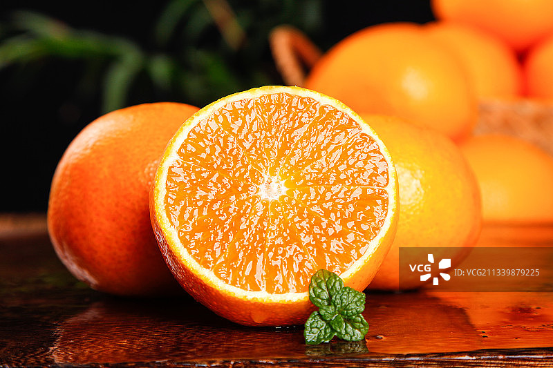 木底上放着果冻橙图片素材