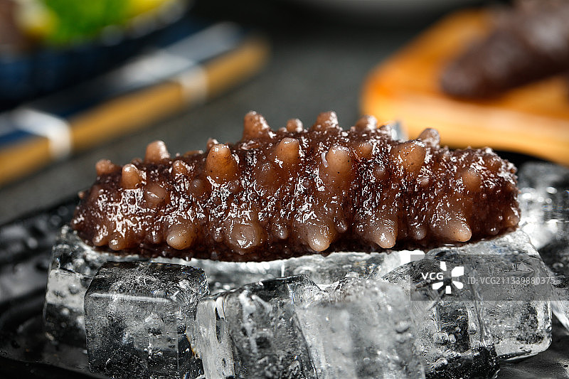 盘子里的冰镇海参图片素材